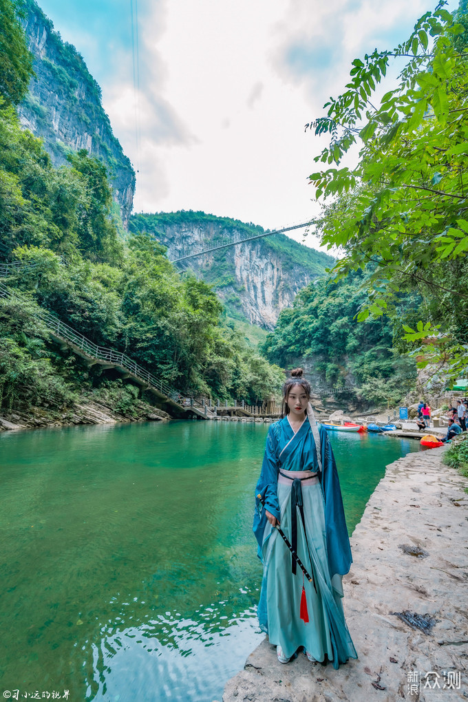 西湖上的水上精灵，杭州划船美女与美景的和谐画卷