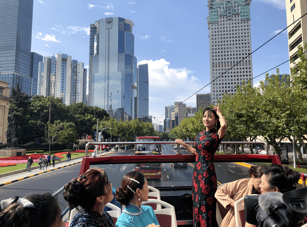 杭州街头的流动风景，城市风光中的美女掠影