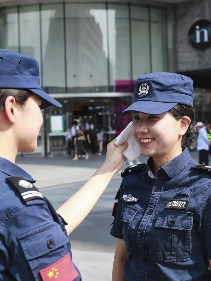 杭州警花，城市安全的守护者与美丽力量的化身