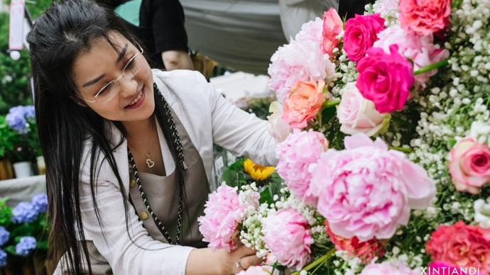 杭州花市，美女与花卉的风情画卷