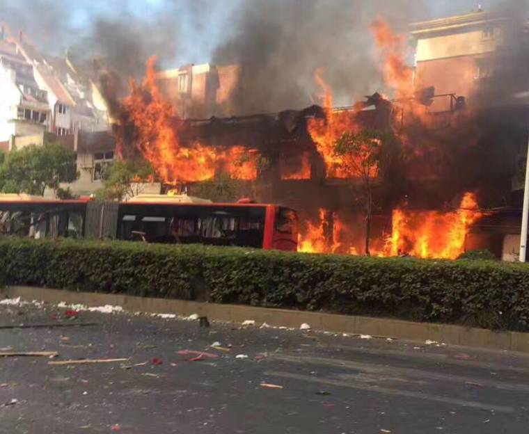 杭州突发爆炸事件，市民紧急疏散