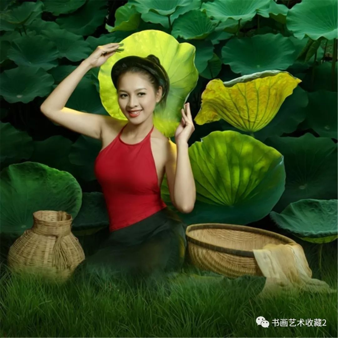 西湖诗意，素装美女与自然画卷的和谐交融