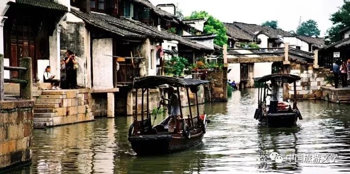 江南水乡的温婉之美，杭州女性的风情画卷